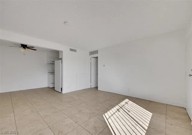 5th image of 585 S Royal Crest Cir #16, Las Vegas, NV 89169 | MLS# 2748890