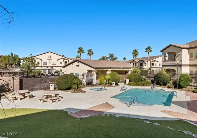 Listing Photo 2 - Condo for sale in building located at 2291 W Horizon Ridge Pkwy, Henderson, NV 89052 - Unit #11264