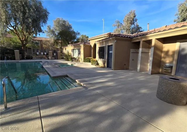 Listing Photo 5 - Condo for sale in building located at 2011 Sue Ct, Las Vegas, NV 89108 - Unit #203