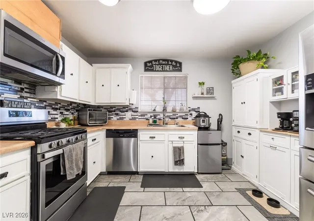 Photo 3 of Single family home for sale at 405 Box Elder Way, Henderson, NV 89015 | MLS# 2753203 | Listing updated on 2026-08-21