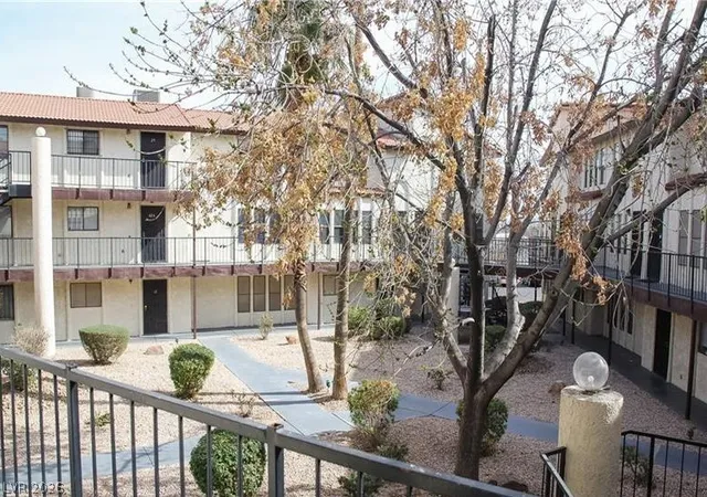 10th image of 2080 Karen Ave #21, Las Vegas, NV 89169 | MLS# 2754390