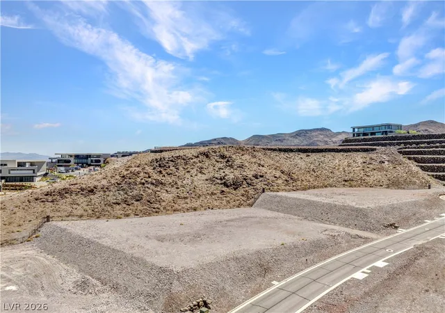 2nd image of 10 Horseshoe Rock Ct, Henderson, NV 89012 | MLS# 2754801
