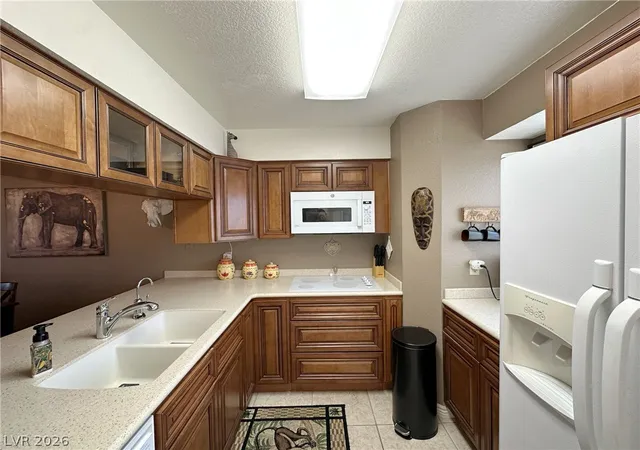 Listing Photo 5 - Condo for sale in building located at 2076 Mesquite Ln, Laughlin, NV 89029 - Unit #302