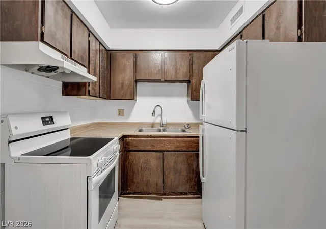 Listing Photo 5 - Condo for sale in building located at 605 S Royal Crest Cir, Las Vegas, NV 89169 - Unit #9
