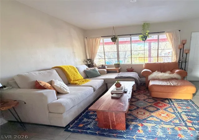 Listing Photo 4 - Condo for sale in building located at 1622 Thelma Ln, Las Vegas, NV 89104