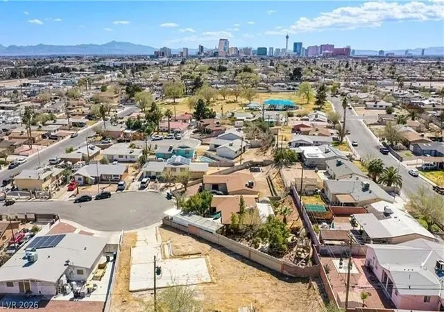 2nd image of 424 Kris Cir, North Las Vegas, NV 89030 | MLS# 2761803
