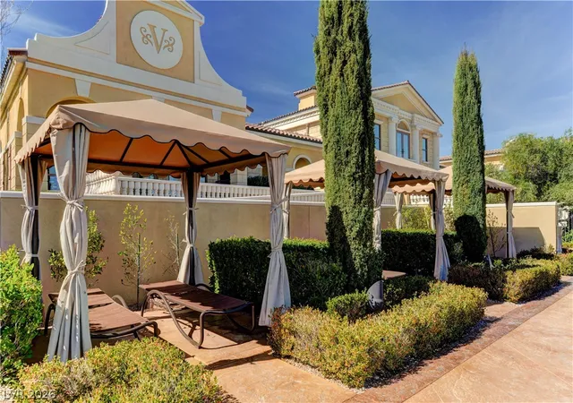 Homes for sale in Henderson, NV | 10 Via Visione, Henderson, NV 89011 | Houzeo