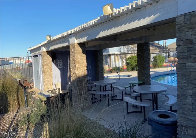 Listing Photo 2 - Condo for sale in building located at 5801 Medallion Dr, Las Vegas, NV 89122 - Unit #202