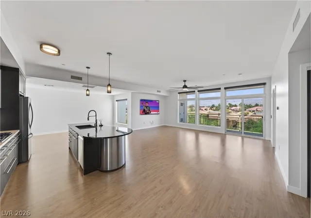 Listing Photo 5 - Condo for sale in building located at 8925 W Flamingo Rd, Las Vegas, NV 89147 - Unit #307
