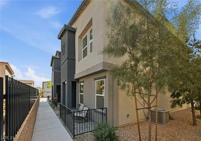 Photo 3 of Sale Pending at 6916 Stratham Hl St, Las Vegas, NV 89166 | MLS# 2768218 | Listing updated on 2026-07-28