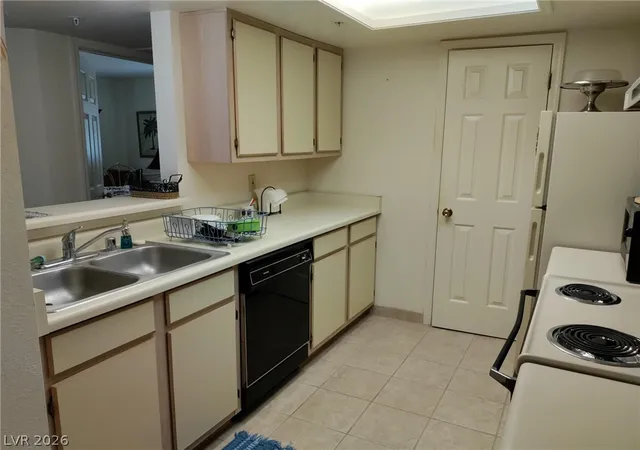 2nd image of 3550 Bay Sands Dr, Laughlin, NV 89029