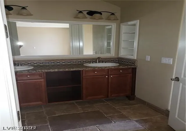 Homes for sale in Henderson, NV | 15 Via Visione, Henderson, NV 89011 | Houzeo