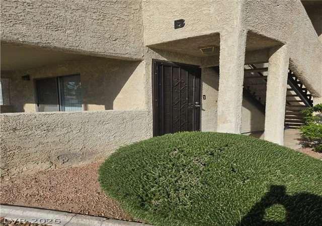 3rd image of 5060 Newport Cove Dr #B, Las Vegas, NV 89119 | MLS# 2767722