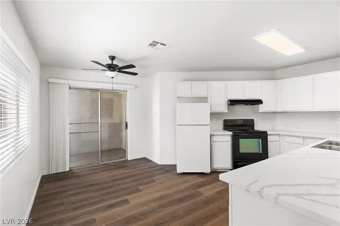 Listing Photo 2 - Condo for sale in 5191 Pioneer Ave located at 5191 Pioneer Ave, Las Vegas, NV 89146 - Unit #204