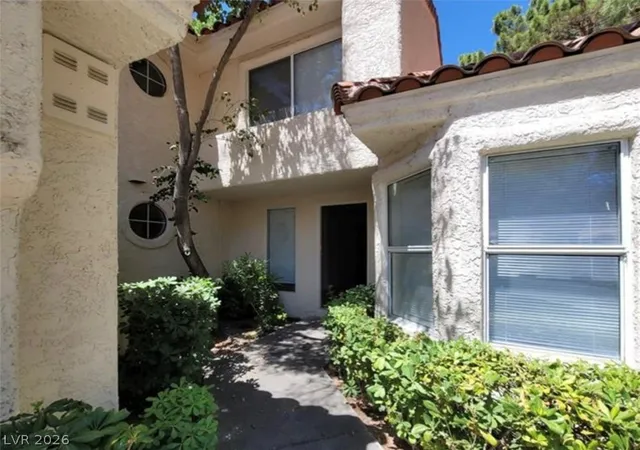 Photo 4 of Townhouse for sale at 6902 Emerald Springs Ln, Las Vegas, NV 89113 | MLS# 2772265 | Listing updated on 2026-04-11