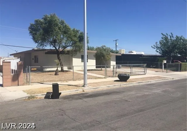 Photo 3 of Single family home for sale at 2705 Howard Dr, Las Vegas, NV 89104 | MLS# 2772350 | Listing updated on 2026-04-11