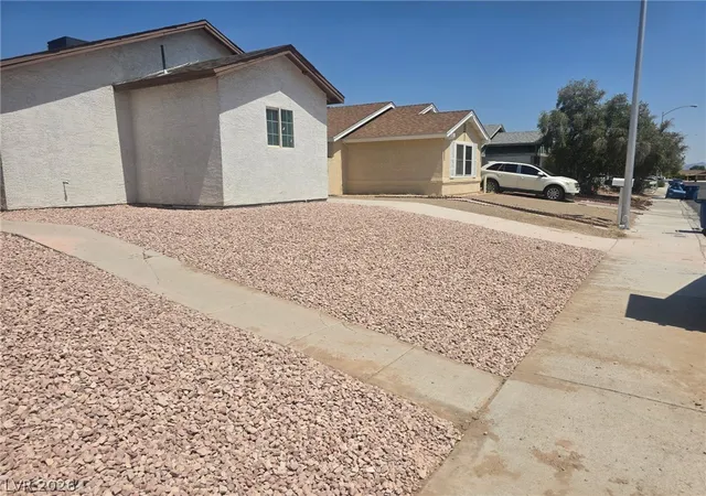 Photo 3 of Single family home for sale at 7324 Empress Dr, Las Vegas, NV 89147 | MLS# 2772354 | Listing updated on 2026-04-11