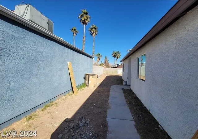 Photo 3 of Single family home for sale at 7324 Empress Dr, Las Vegas, NV 89147 | MLS# 2772354 | Listing updated on 2026-04-11