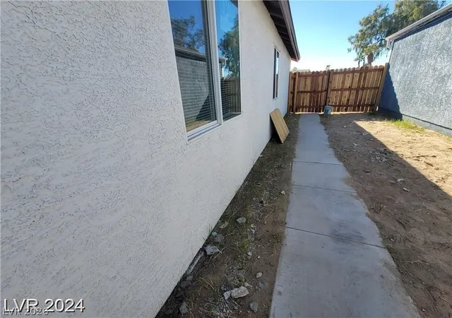 Photo 4 of Single family home for sale at 7324 Empress Dr, Las Vegas, NV 89147 | MLS# 2772354 | Listing updated on 2026-04-11