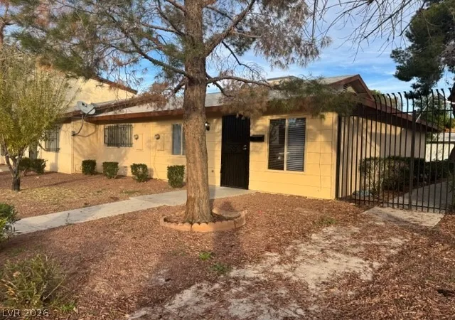 Photo 2 of Townhouse for sale at 3942 Palos Verdes St, Las Vegas, NV 89119 | MLS# 2772383 | Listing updated on 2026-04-30