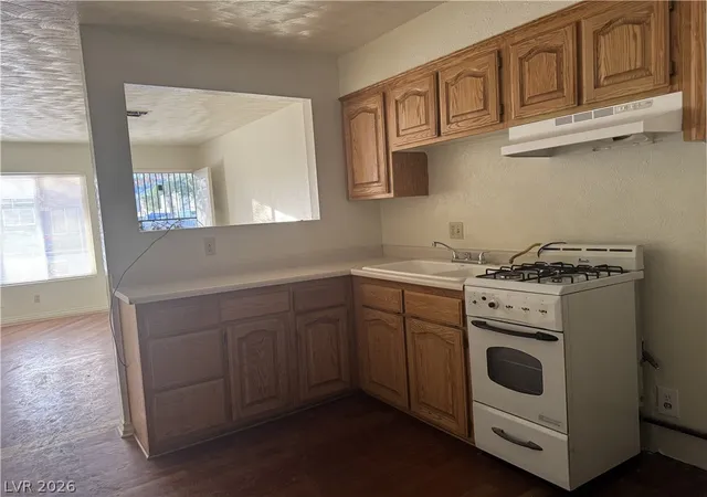 Photo 4 of Townhouse for sale at 3942 Palos Verdes St, Las Vegas, NV 89119 | MLS# 2772383 | Listing updated on 2026-04-30