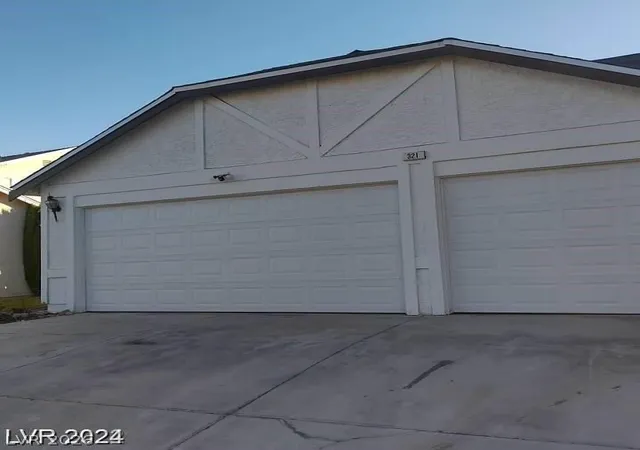 Photo 2 of Single family home for sale at 321 Bent Crk Dr, Las Vegas, NV 89107 | MLS# 2772407 | Listing updated on 2026-04-29