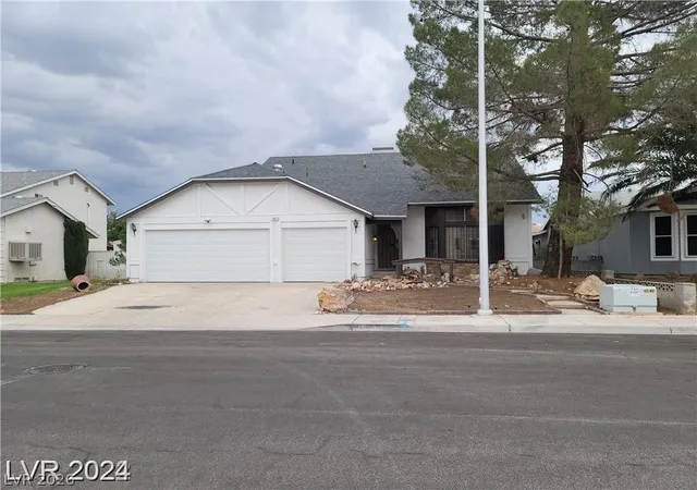 Photo 4 of Single family home for sale at 321 Bent Crk Dr, Las Vegas, NV 89107 | MLS# 2772407 | Listing updated on 2026-04-29