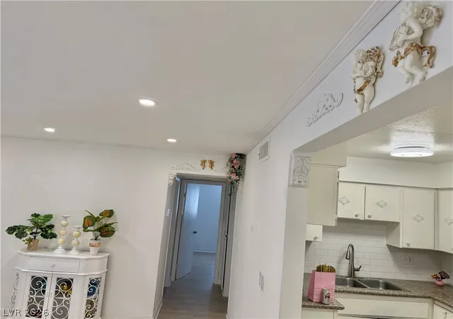 Listing Photo 4 - Condo for sale in building located at 575 S Royal Crest Cir, Las Vegas, NV 89169 - Unit #7