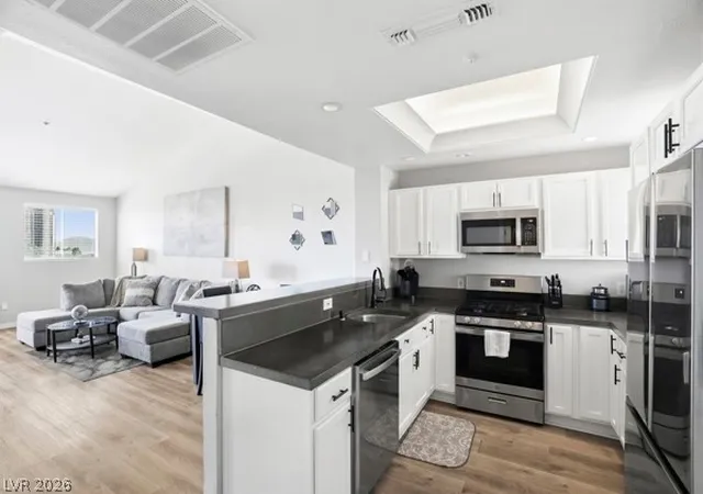 3rd image of 230 E Flamingo Rd #422, Las Vegas, NV 89169 | MLS# 2776252