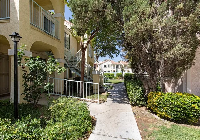 Listing Photo 4 - Condo for sale in building located at 4877 S Torrey Pines Dr, Las Vegas, NV 89103 - Unit #105
