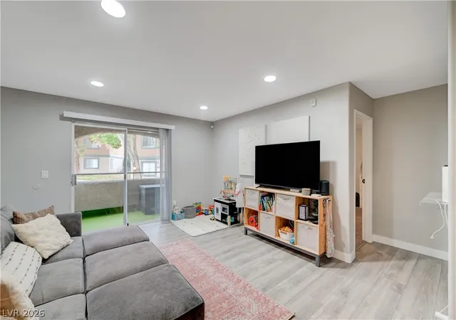 Listing Photo 5 - Condo for sale in building located at 5260 Mission Monterey Ln, Las Vegas, NV 89107 - Unit #105