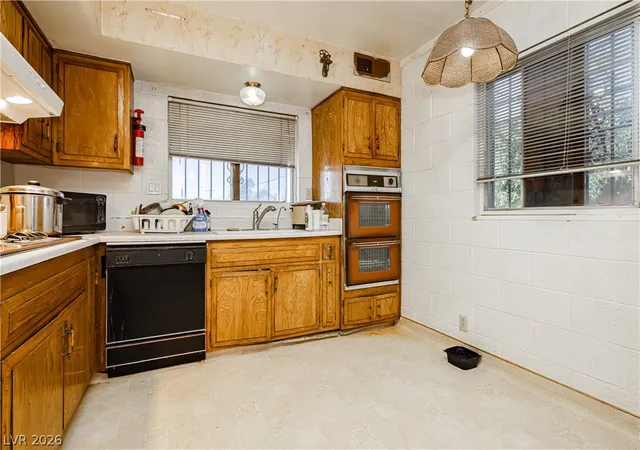 Photo 3 of Sale Pending at 2583 Vegas Valley Dr, Las Vegas, NV 89121 | MLS# 2778005 | Listing updated on 2026-08-20