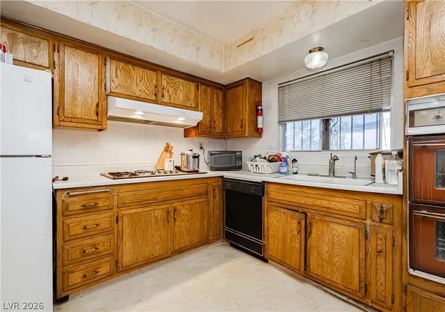 Photo 4 of Sale Pending at 2583 Vegas Valley Dr, Las Vegas, NV 89121 | MLS# 2778005 | Listing updated on 2026-08-20