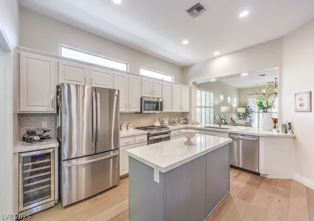 5th image of 26 Emerald Dunes Cir, Henderson, NV 89052 | MLS# 2778664
