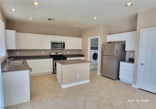 Homes for sale in Las Vegas, NV | 7946 Skyline View Ct, Las Vegas, NV 89113 | MLS# 2781407