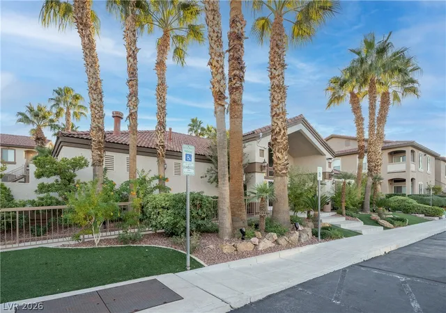 Homes for sale in Henderson, NV | 2305 W Horizon Ridge Parkway, Henderson, NV 89052 | Houzeo