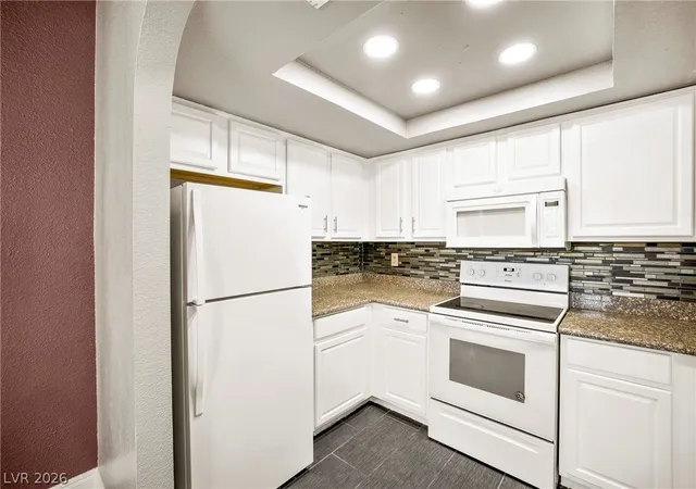 Listing Photo 5 - Condo for sale in building located at 3311 Sunfish Dr, Henderson, NV 89014 - Unit #D