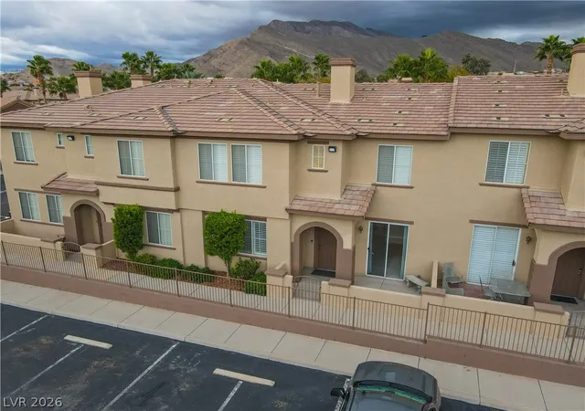Listing Photo 3 - Condo for sale in building located at 10180 Delray Bch Ave, Las Vegas, NV 89129 - Unit #102
