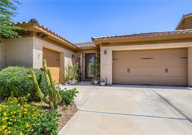 Photo 4 of Single family home for sale at 460 Via Del Foro Dr, Henderson, NV 89011 | MLS# 2784351 | Listing updated on 2026-06-22
