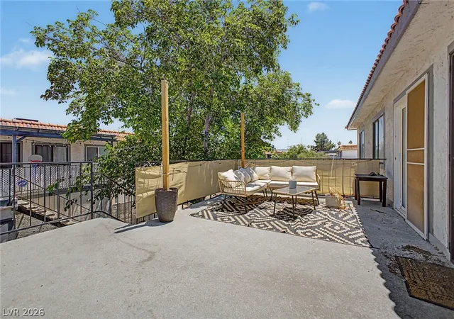 Listing Photo 5 - Condo for sale in building located at 929 Willow Tree Dr, Las Vegas, NV 89128 - Unit #D