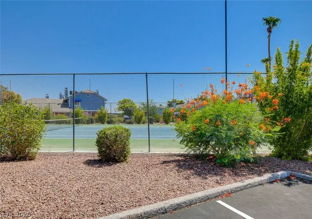 Listing Photo 2 - Condo for sale in building located at 5320 Silvermist Ct, Las Vegas, NV 89122 - Unit #101