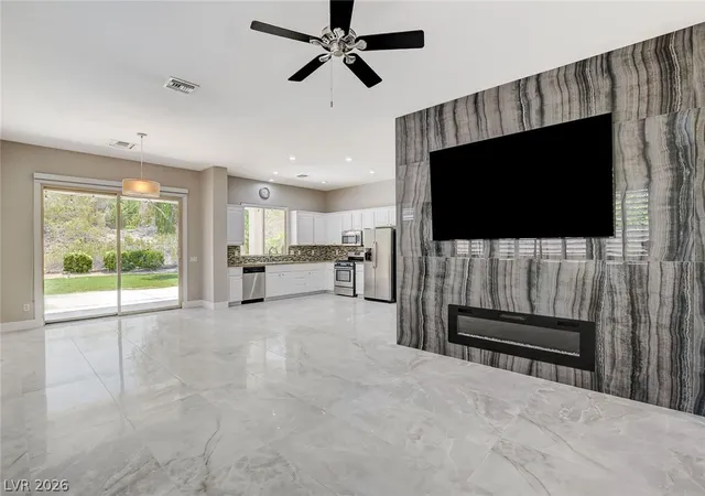 5th image of 14 Emerald Dunes Cir, Henderson, NV 89052 | MLS# 2785991
