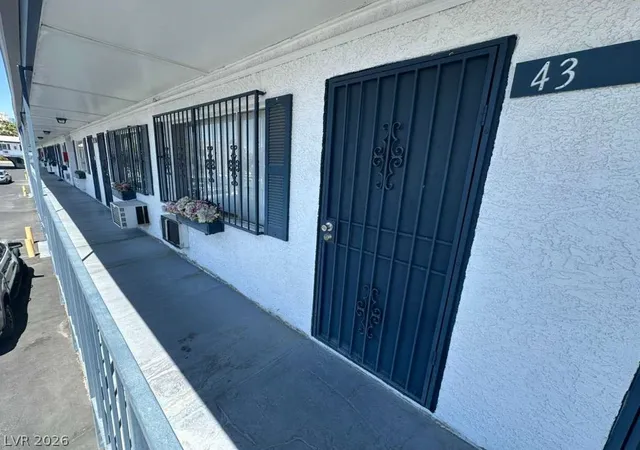 2nd image of 4600 Paradise Rd, Las Vegas, NV 89169