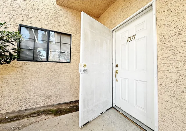 Listing Photo 2 - Condo for sale in building located at 2851 S Vly Vw Blvd, Las Vegas, NV 89102 - Unit #1071
