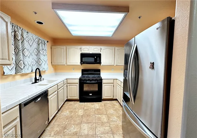 Listing Photo 4 - Condo for sale in building located at 2851 S Vly Vw Blvd, Las Vegas, NV 89102 - Unit #1071