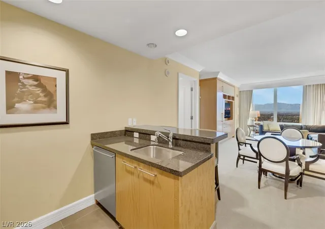 Listing Photo 5 - Condo for sale in building located at 622 Arlington Wy, Las Vegas, NV 89109 - Unit #3921