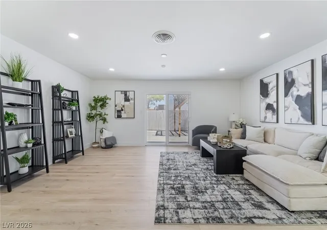 2nd image of 431 Scenic Dr, Henderson, NV 89002 | MLS# 2785215