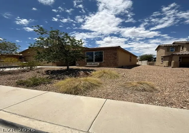 Photo 3 of Sale Pending at 921 Aspen Cliff Dr, Henderson, NV 89011 | MLS# 2787184 | Listing updated on 2026-07-26