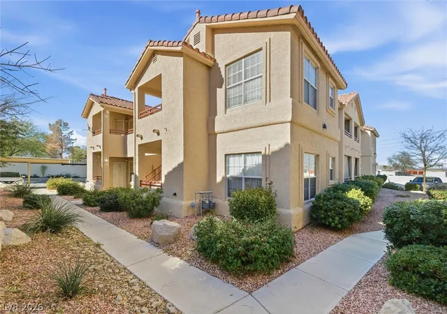 Homes for sale in Henderson, NV | 520 Arrowhead Trail, Henderson, NV 89015 | Houzeo