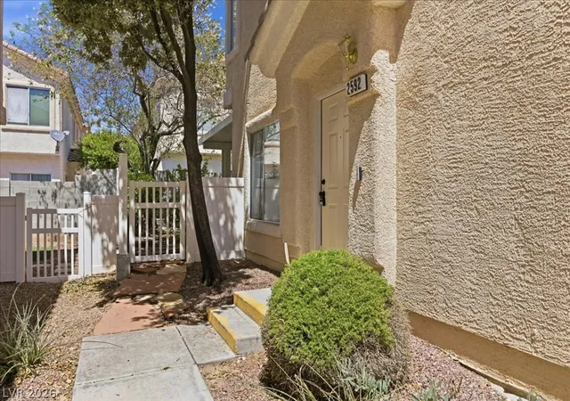 5th image of 2592 Lazy Saddle Dr, Henderson, NV 89002 | MLS# 2788338